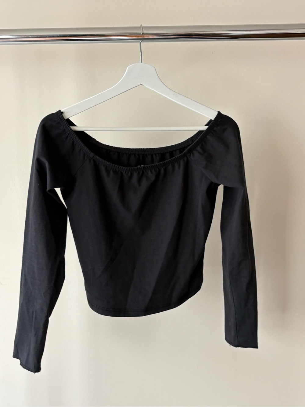 BDG Off shoulder long sleeve